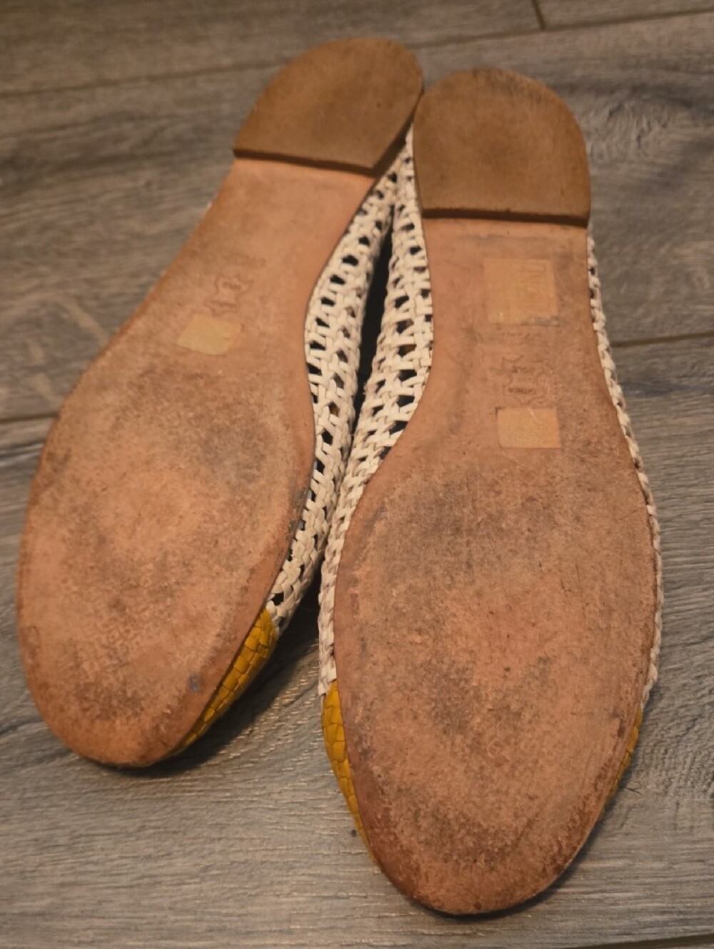 Tory Burch Cream Woven Ballet Flats with Yellow Trim and Gold Logo - Picture 4 of 5